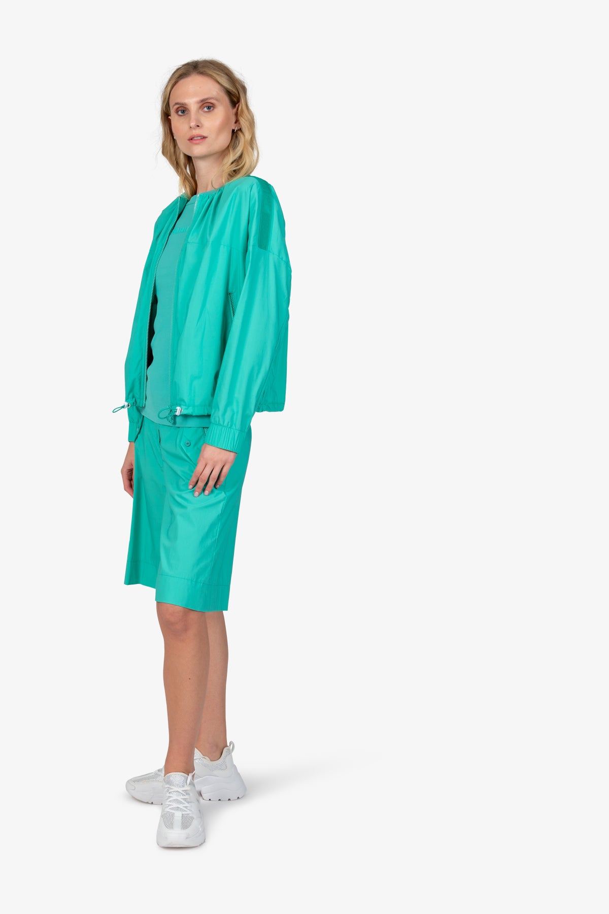 缩褶圆领抽绳拉链上衣