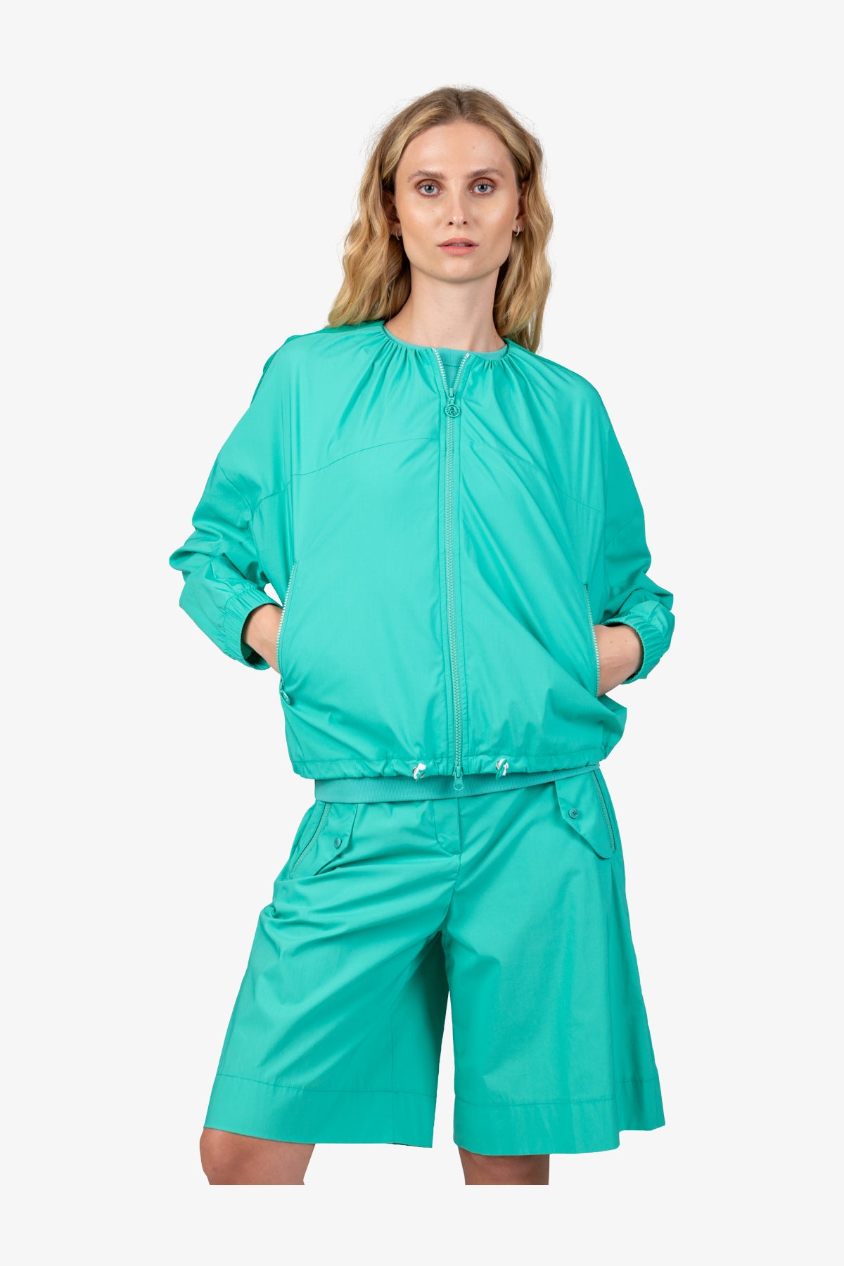 缩褶圆领抽绳拉链上衣