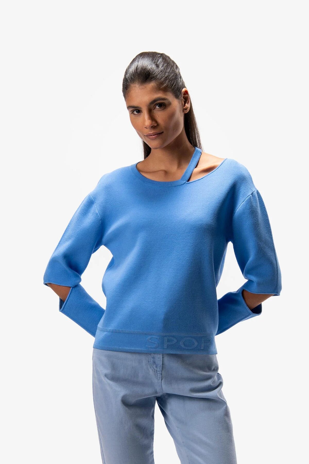 Pullover with Hole Details