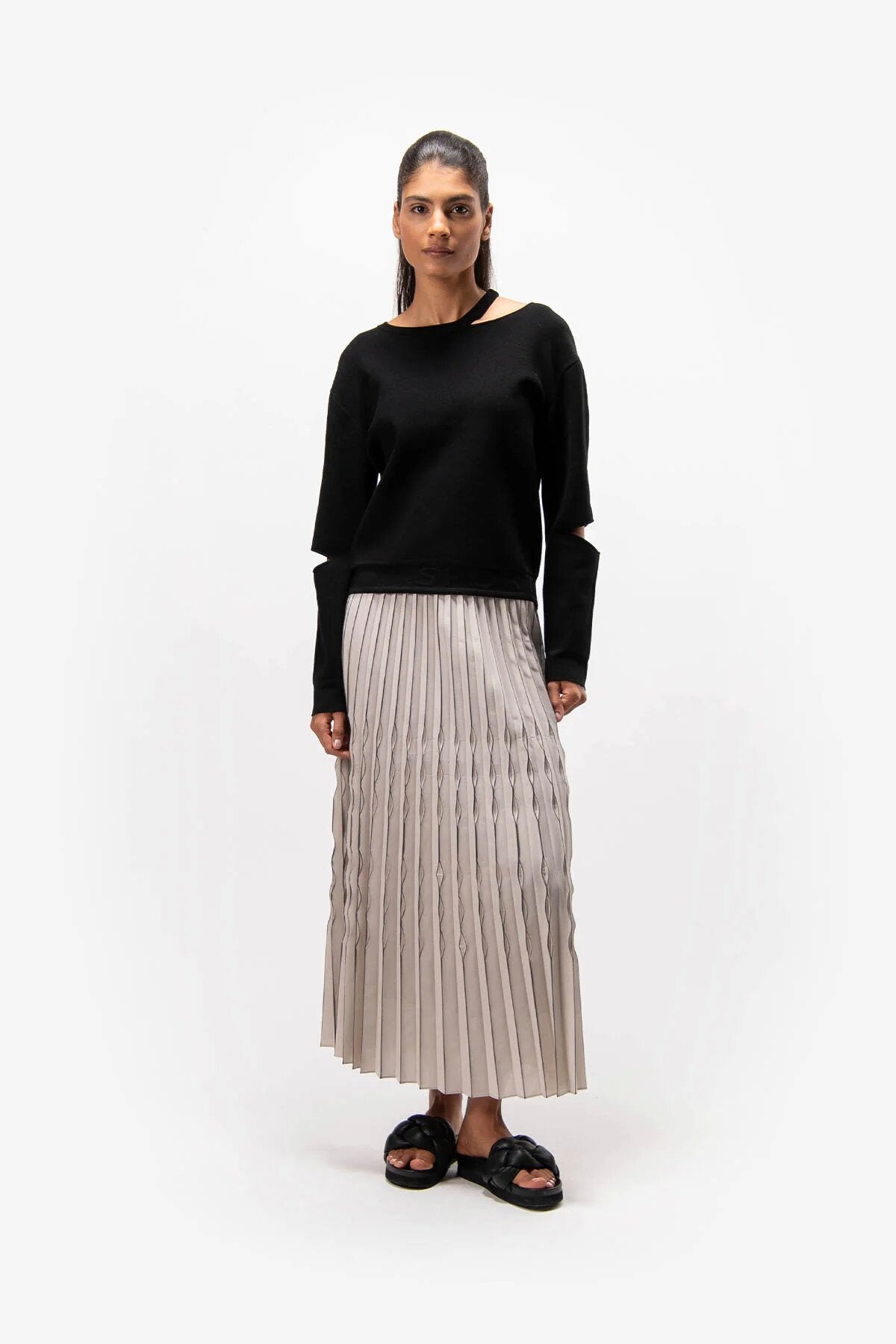 Pullover with Hole Details
