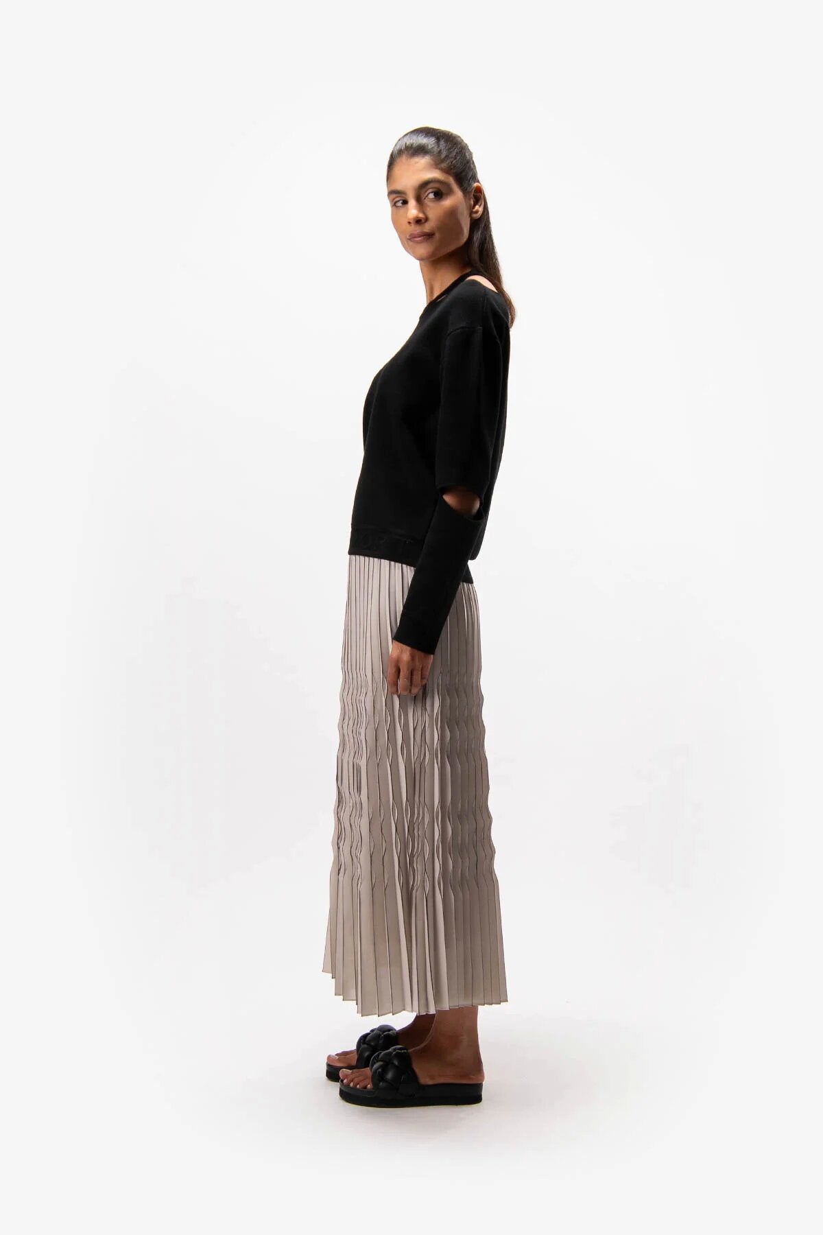 Pullover with Hole Details