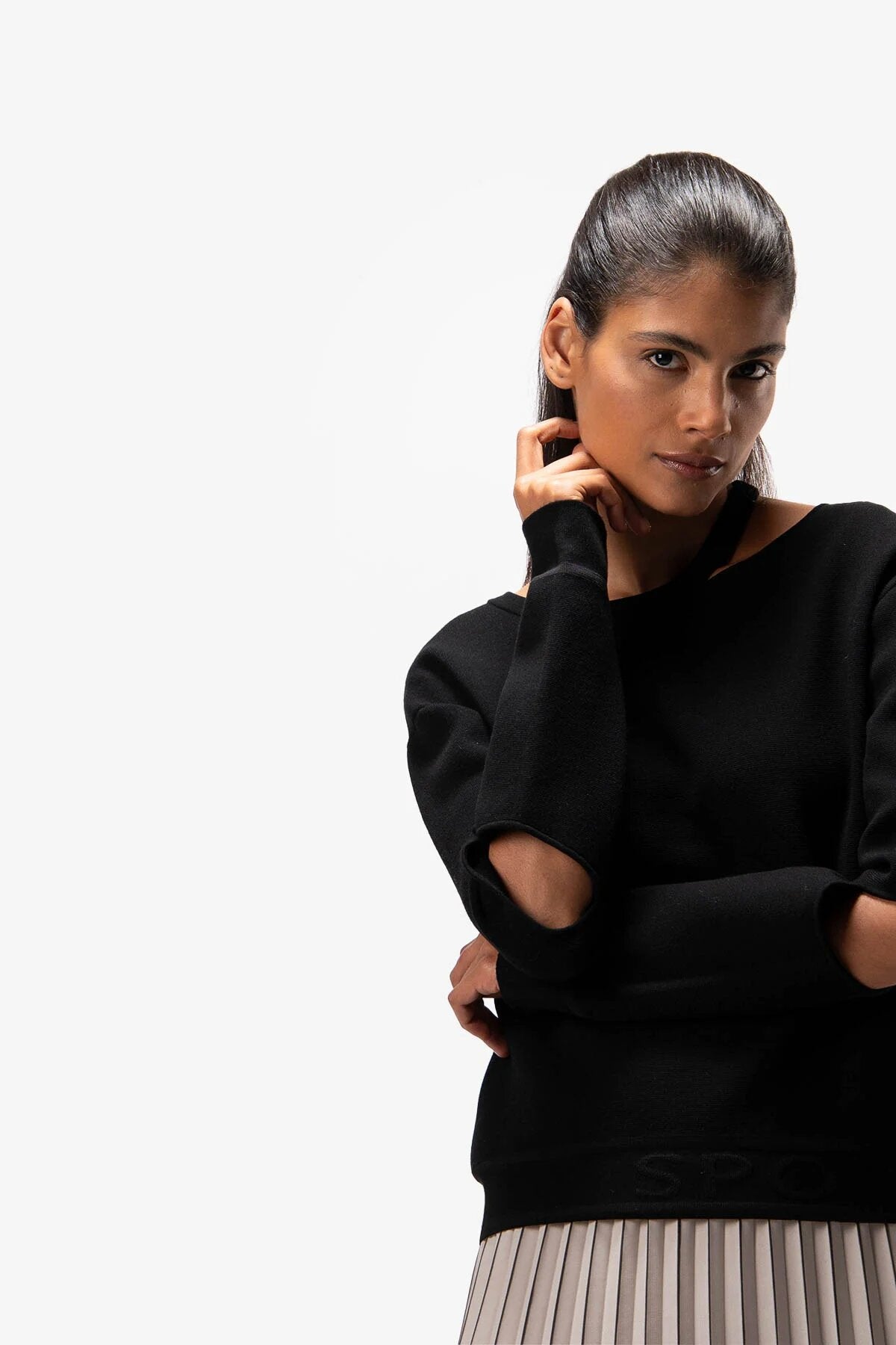 Pullover with Hole Details