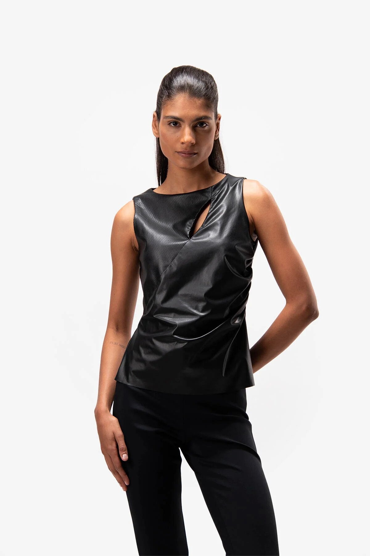 镂空缩褶无袖上衣