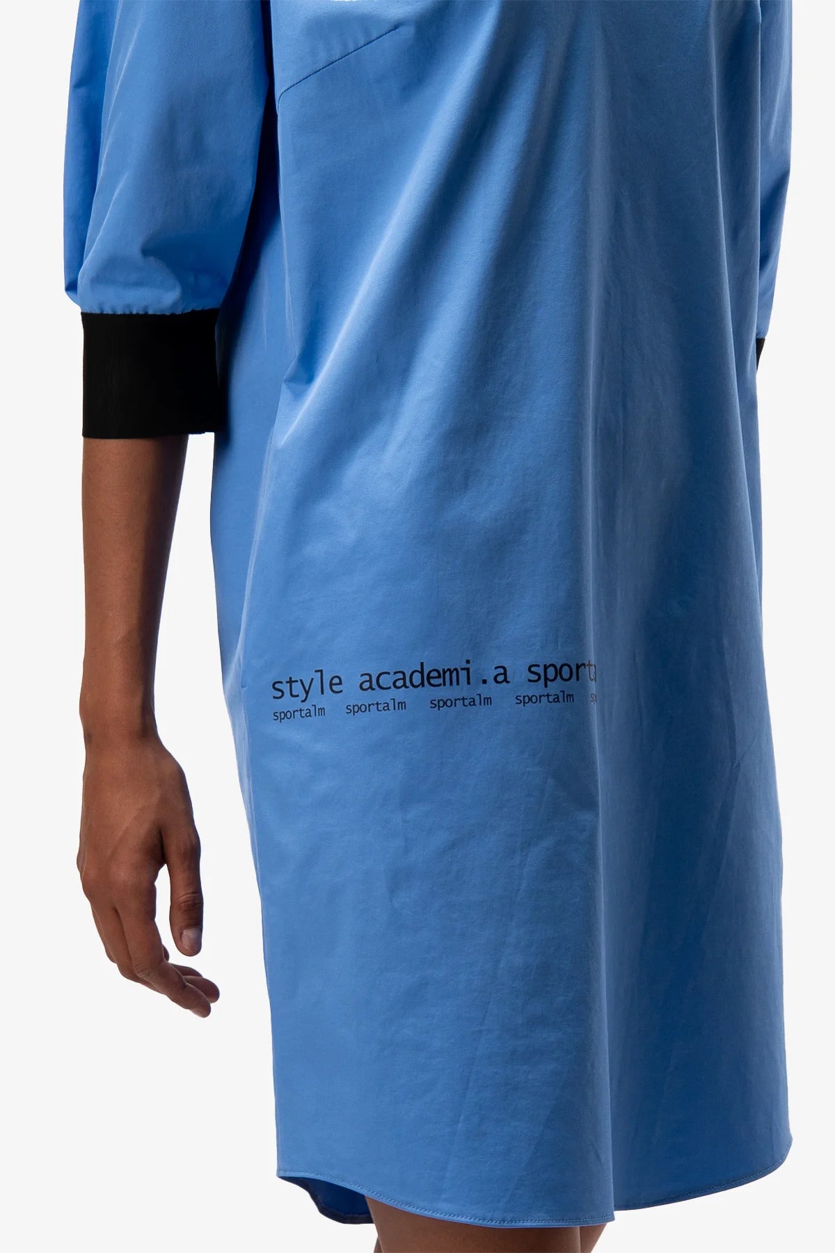 Logo印字小V襯衫領連衣裙