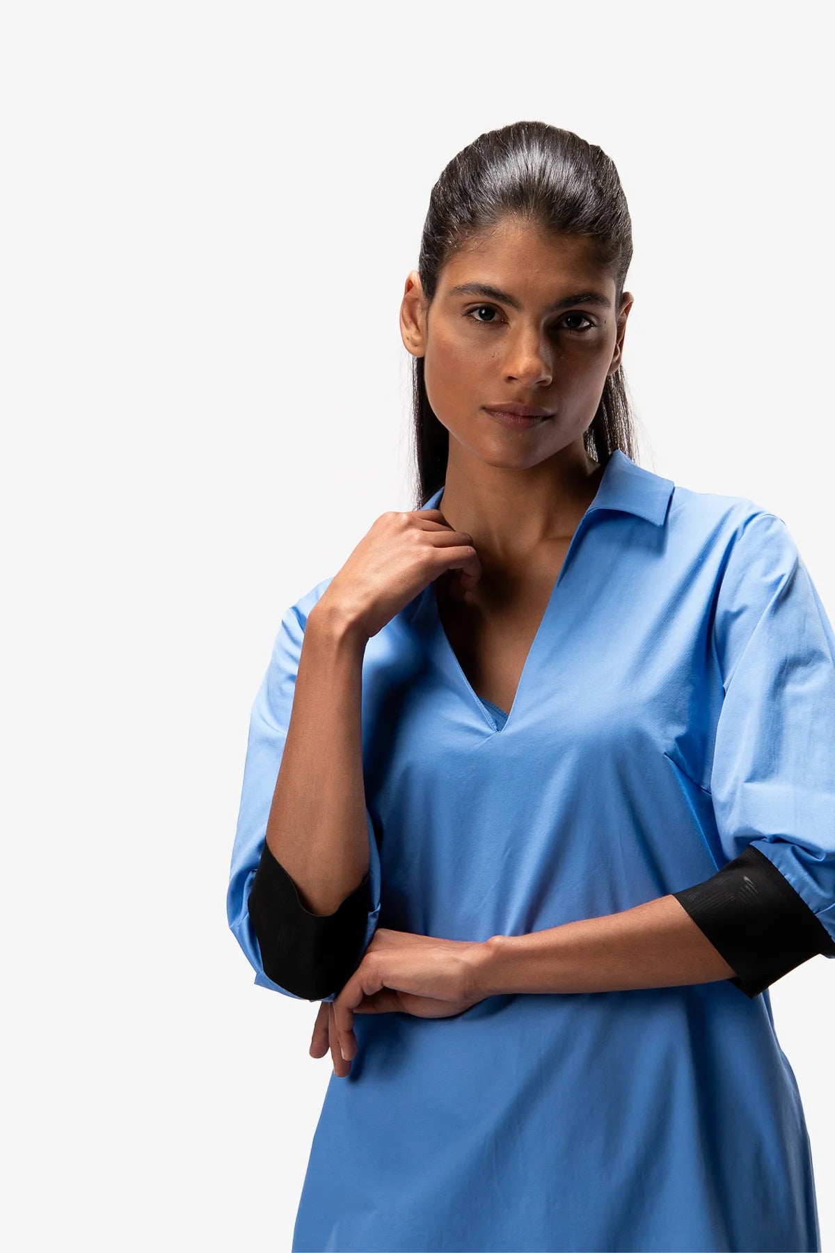 Logo印字小V襯衫領連衣裙