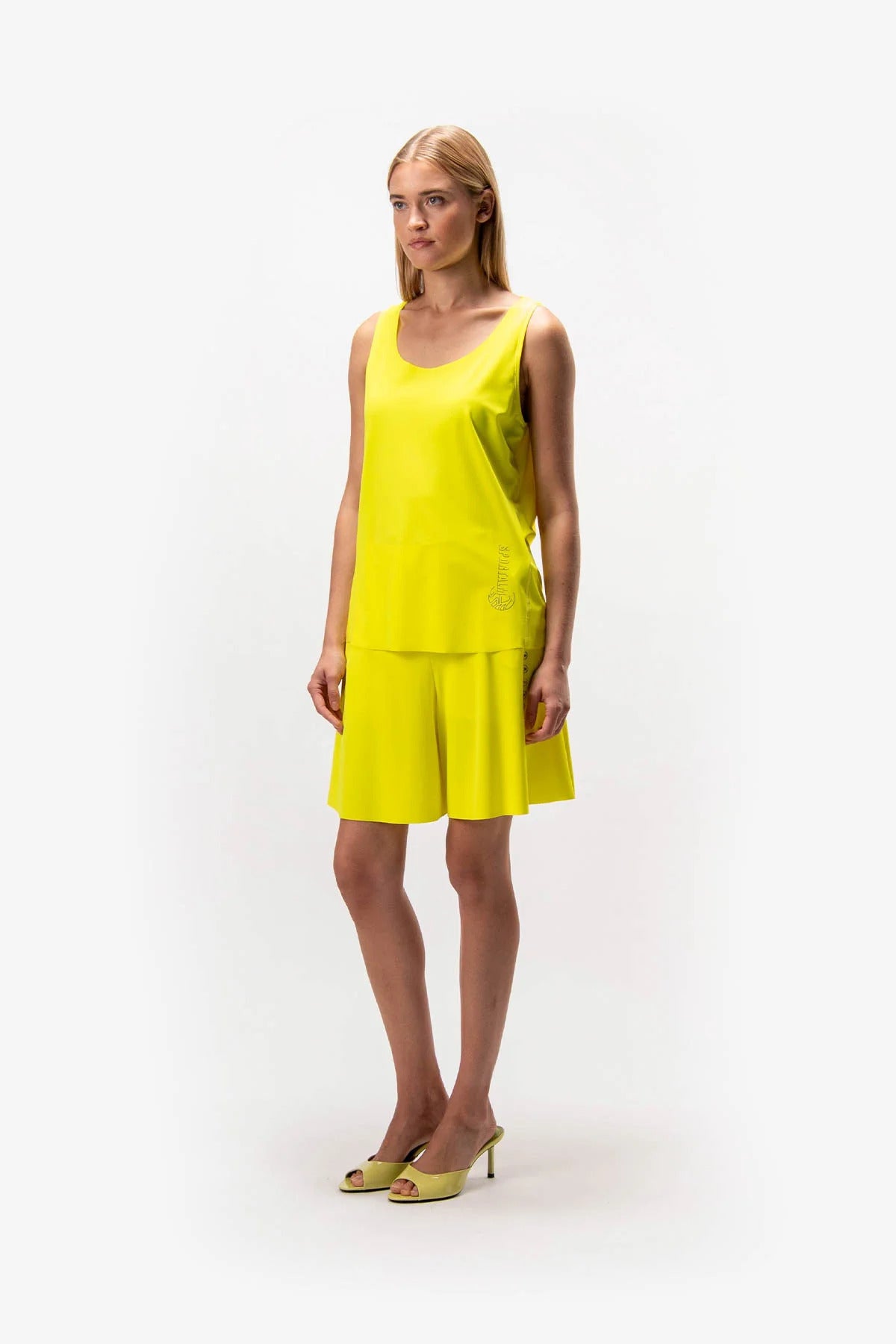 Sleeveless Shirt with Round Neck