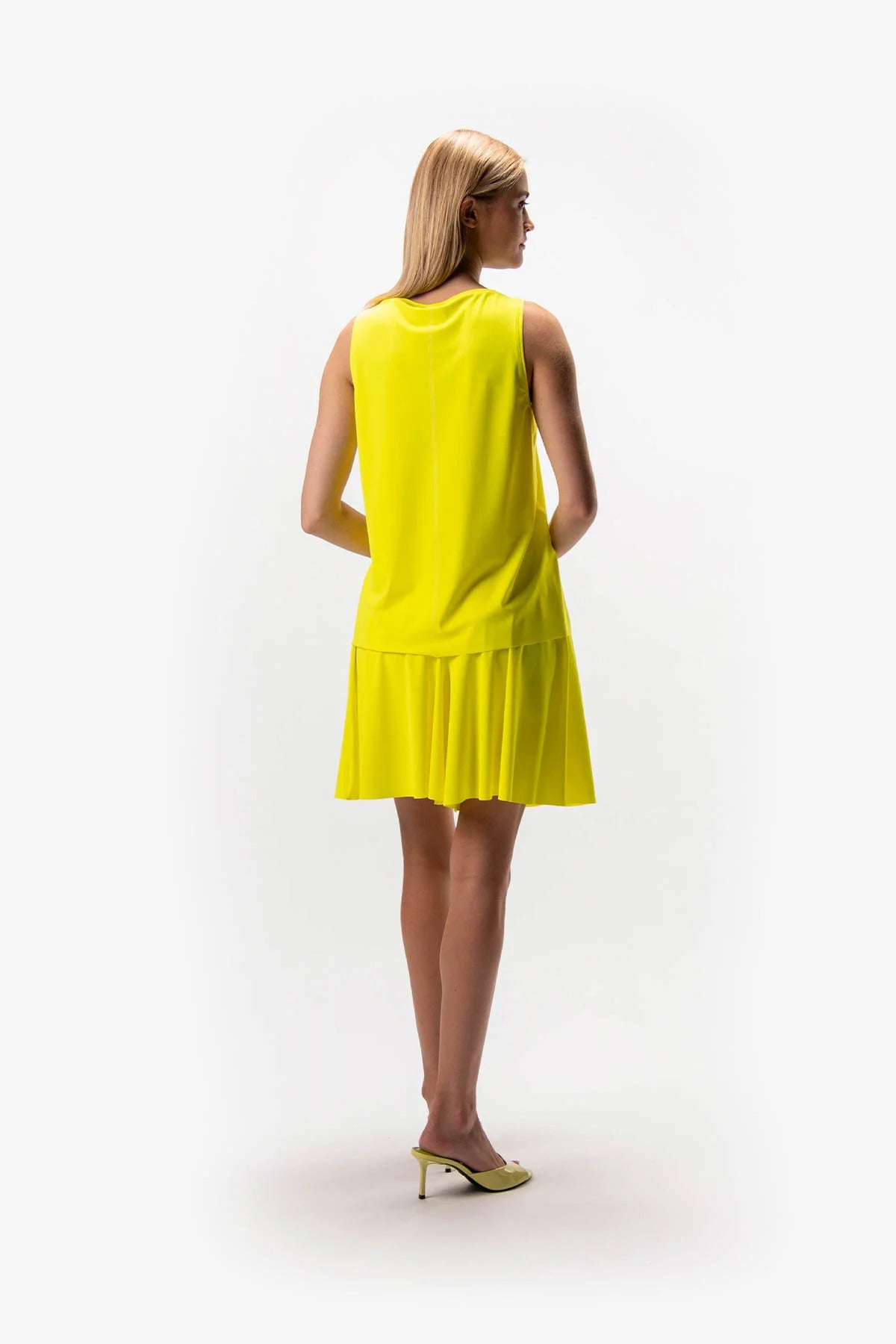 Sleeveless Shirt with Round Neck
