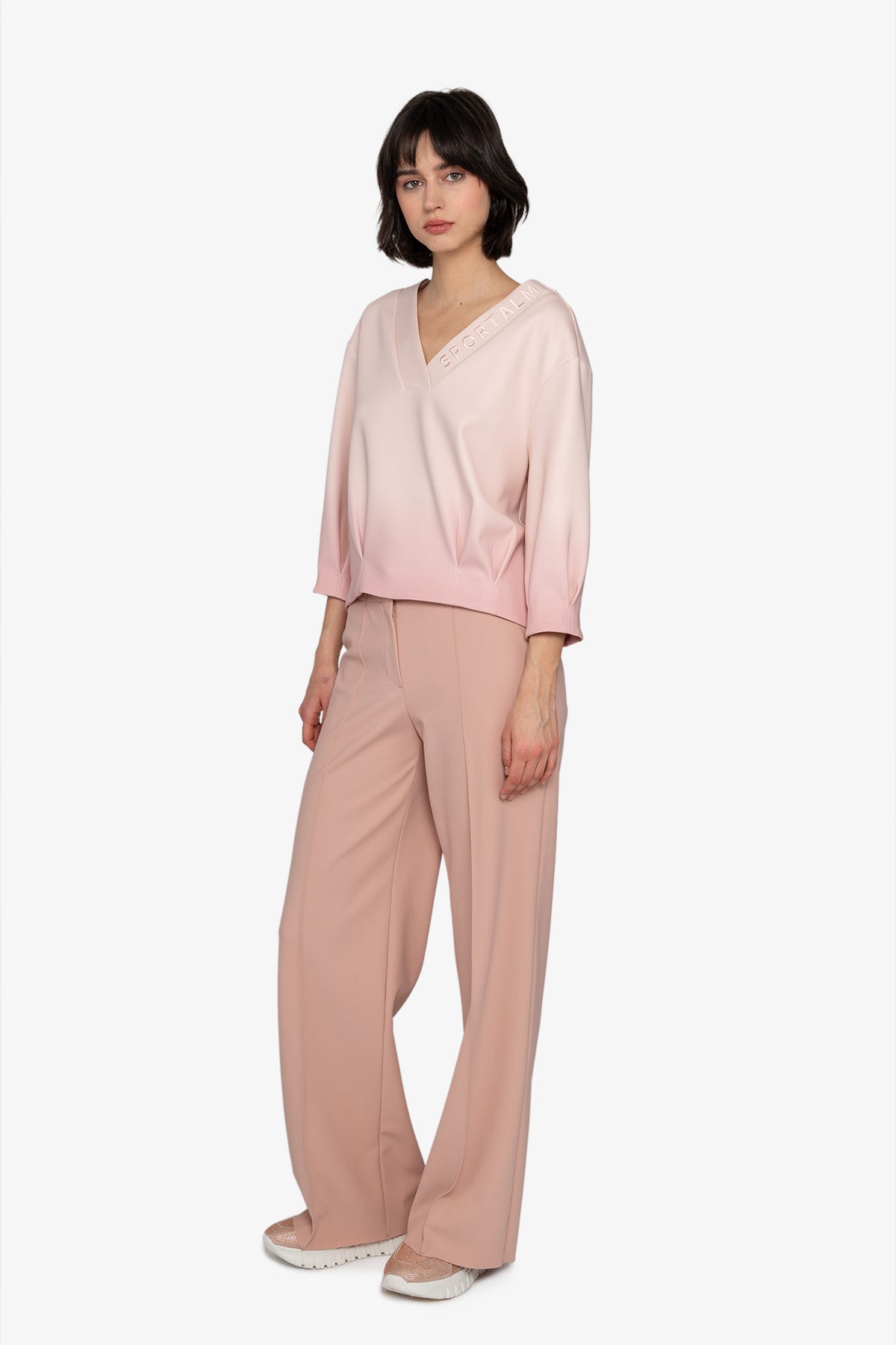 Logo刺绣V领渐变色毛衣