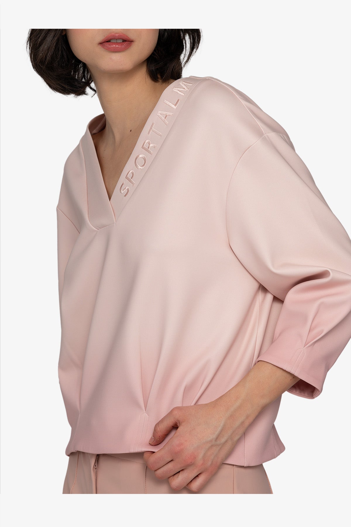 Logo刺绣V领渐变色毛衣