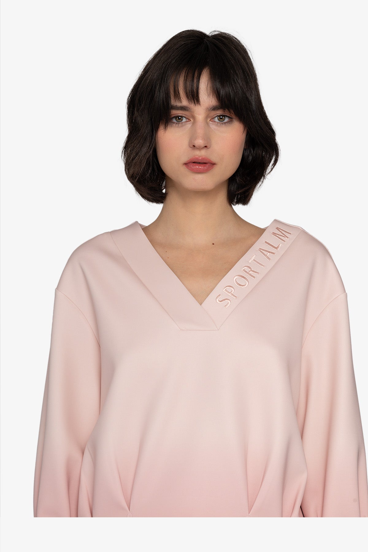 Logo刺绣V领渐变色毛衣