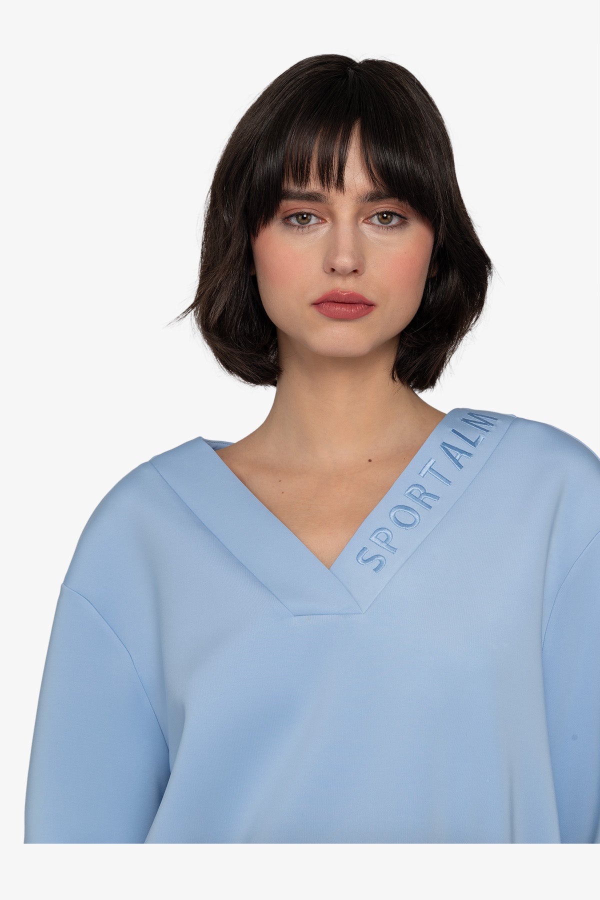 Logo刺绣V领渐变色毛衣