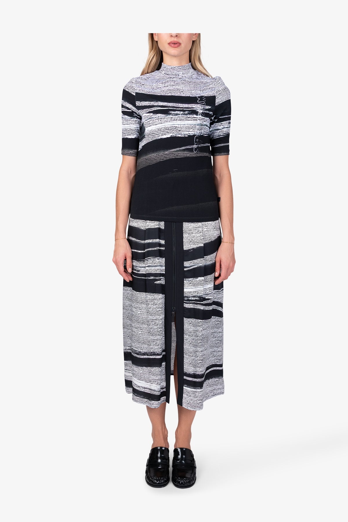 抽象印花高領上衣