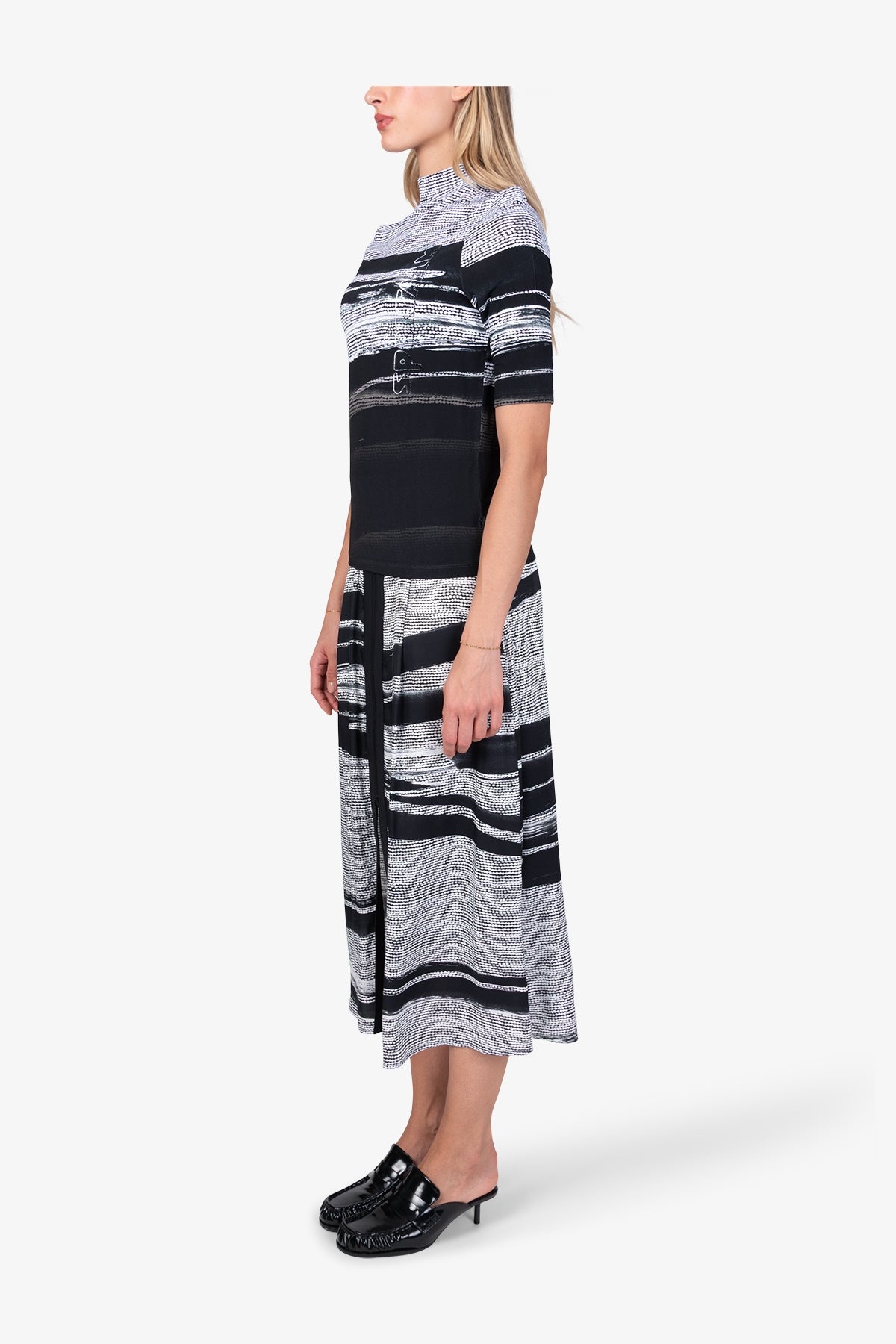 抽象印花高領上衣