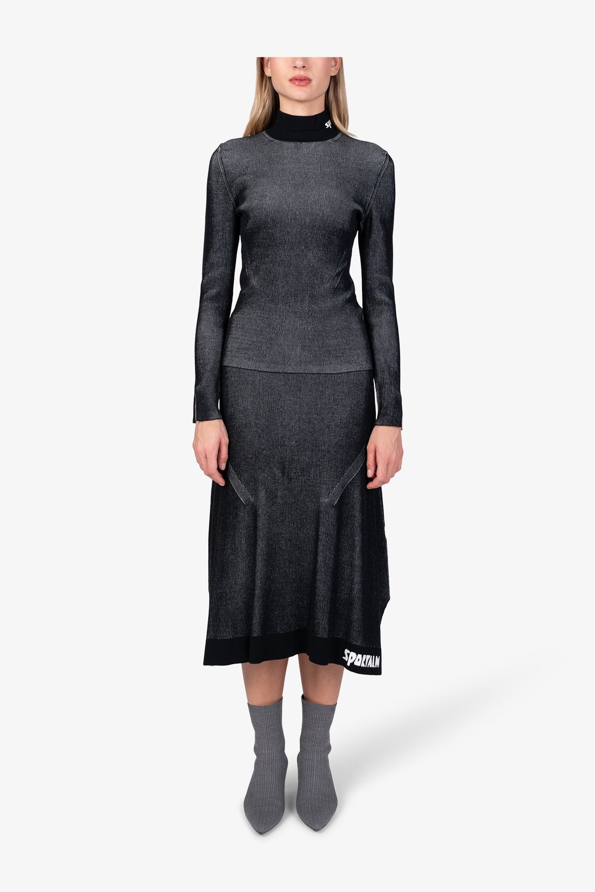 Turtleneck Jumper Made from High-quality Viscose Fabric