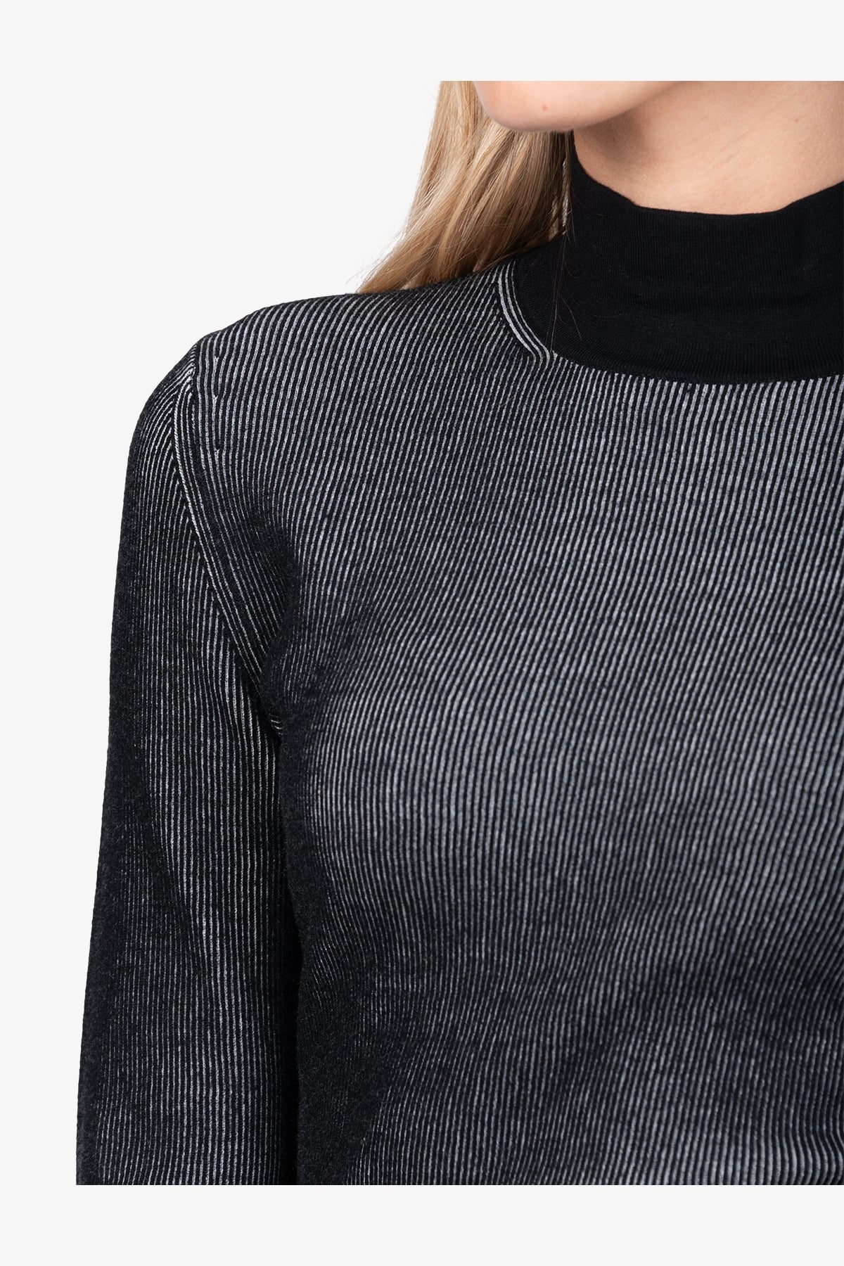 Turtleneck Jumper Made from High-quality Viscose Fabric