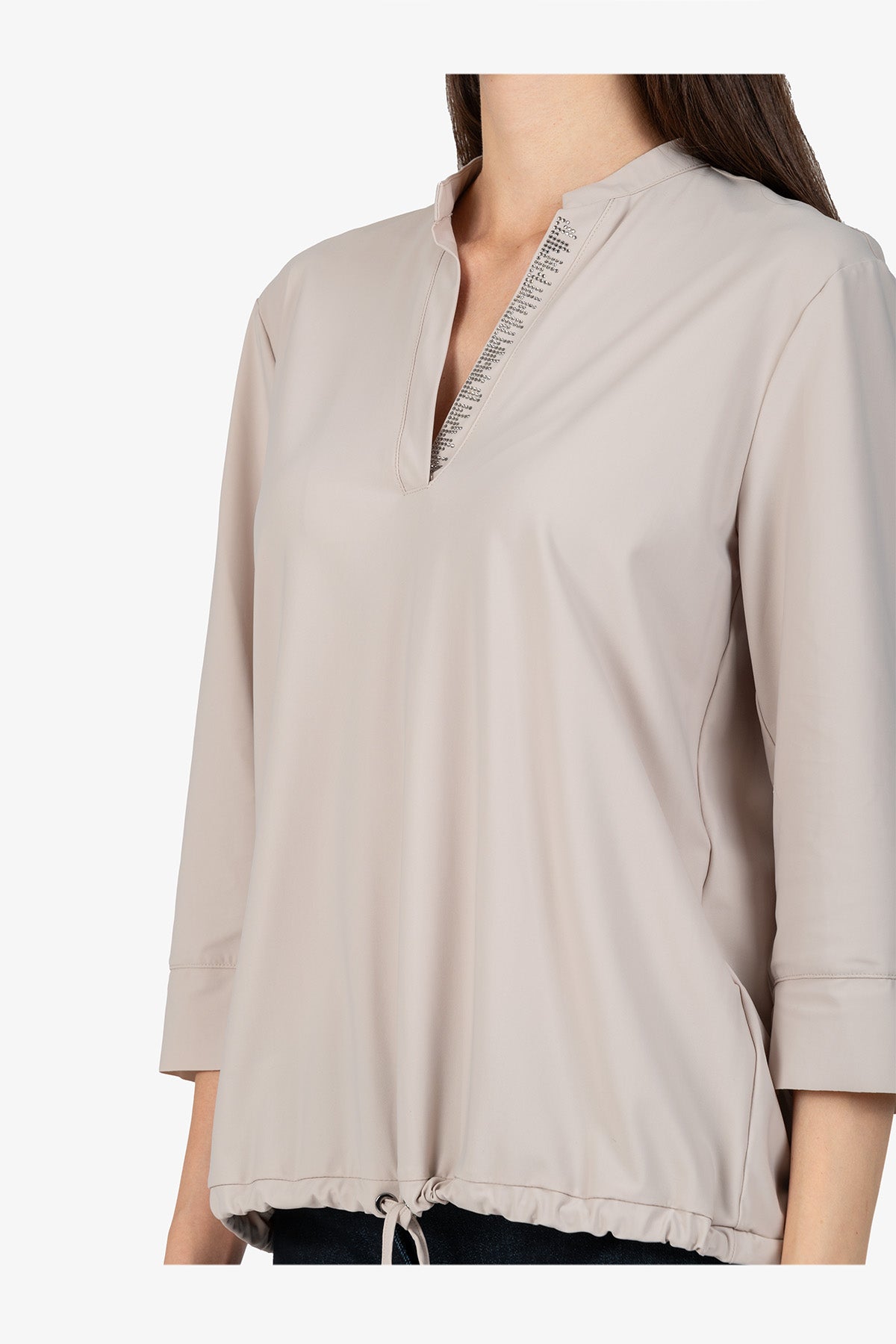 水鑽裝飾V型小立領休閒上衣