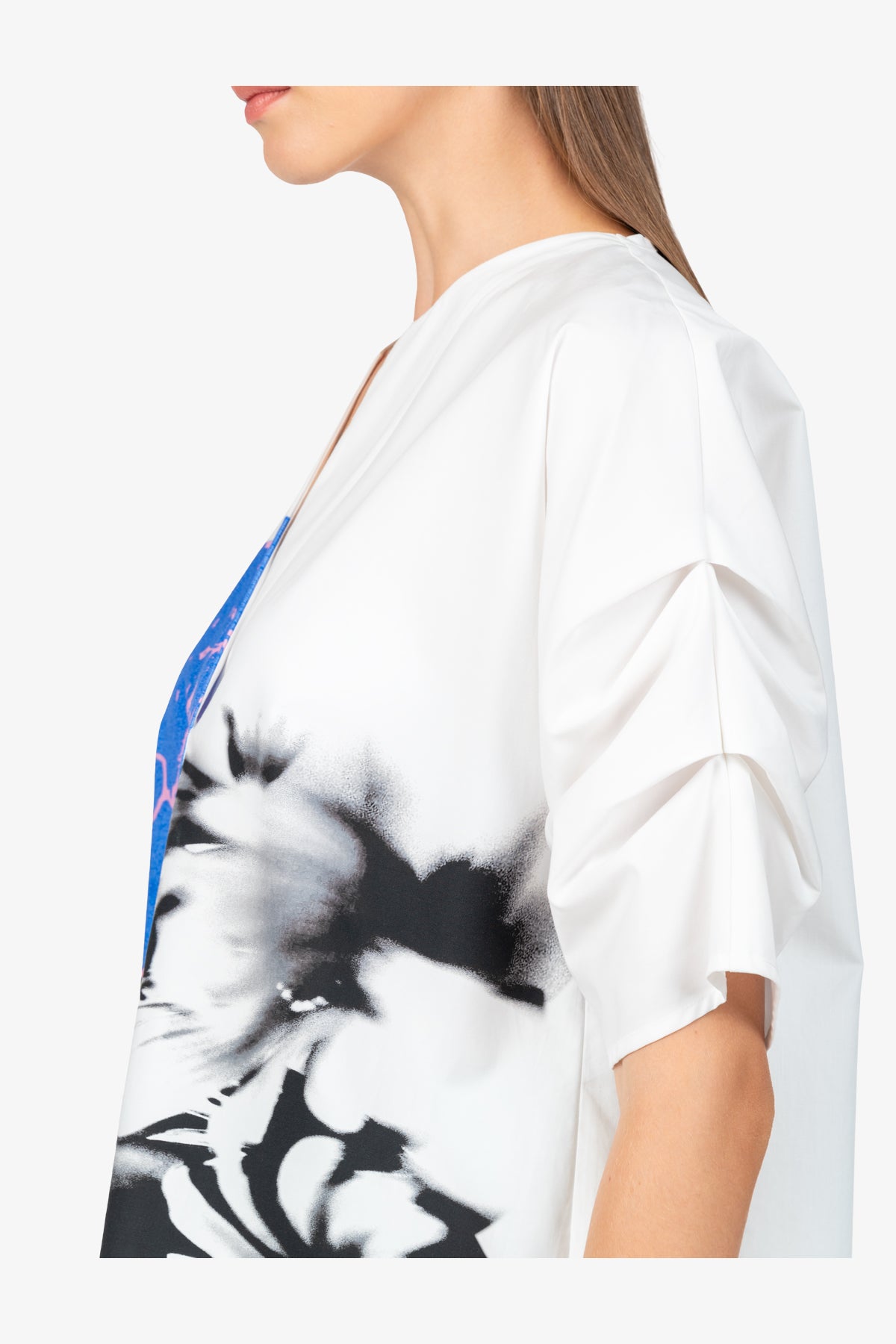 V領印花短袖袖上衣