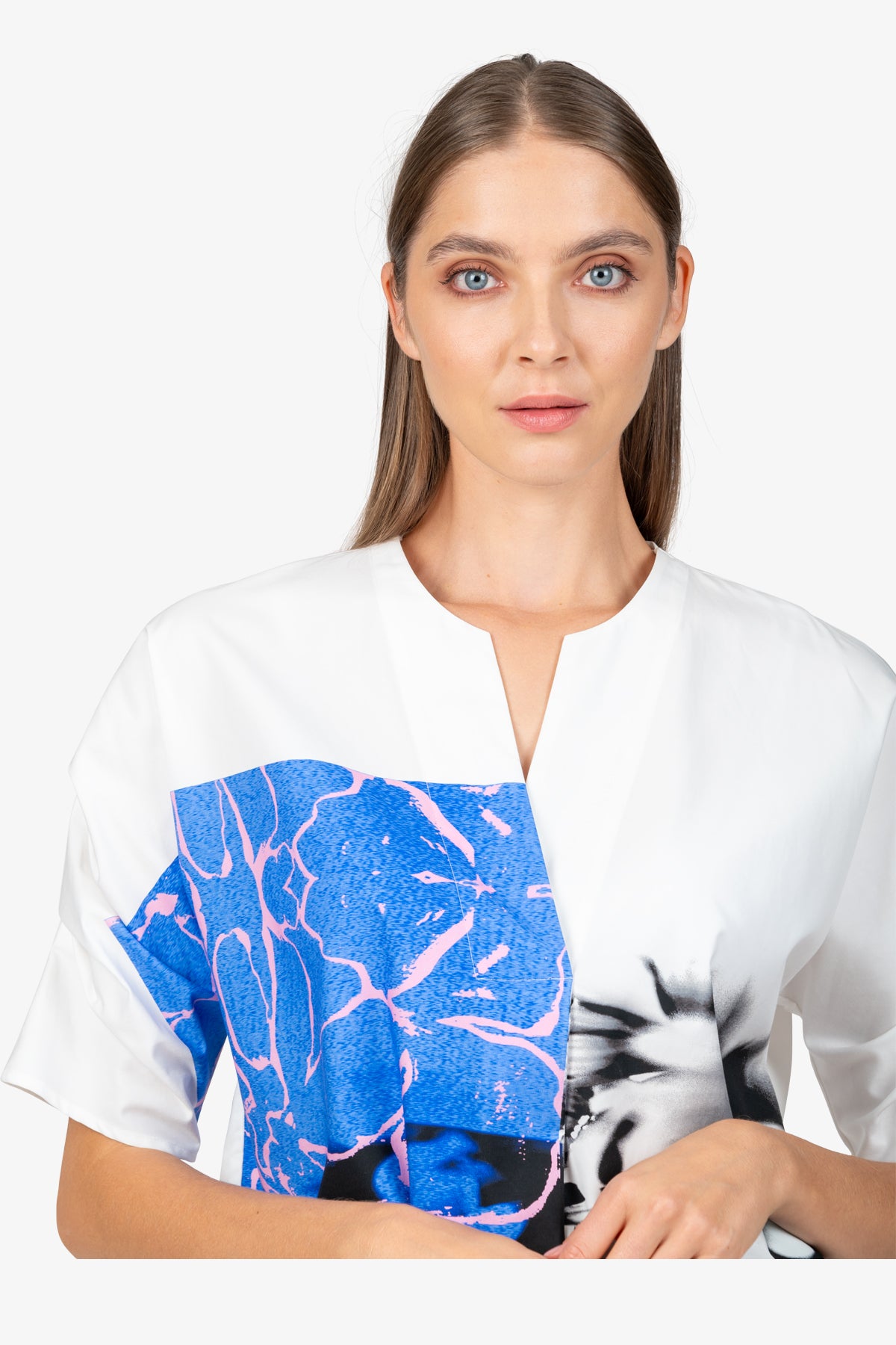 V領印花短袖袖上衣