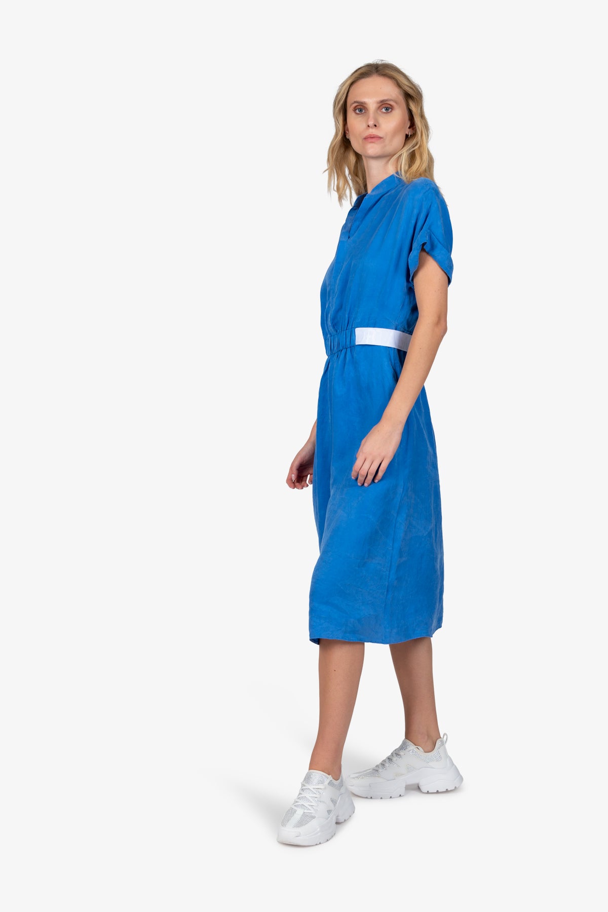 鬆緊腰帶縮褶立領連衣裙