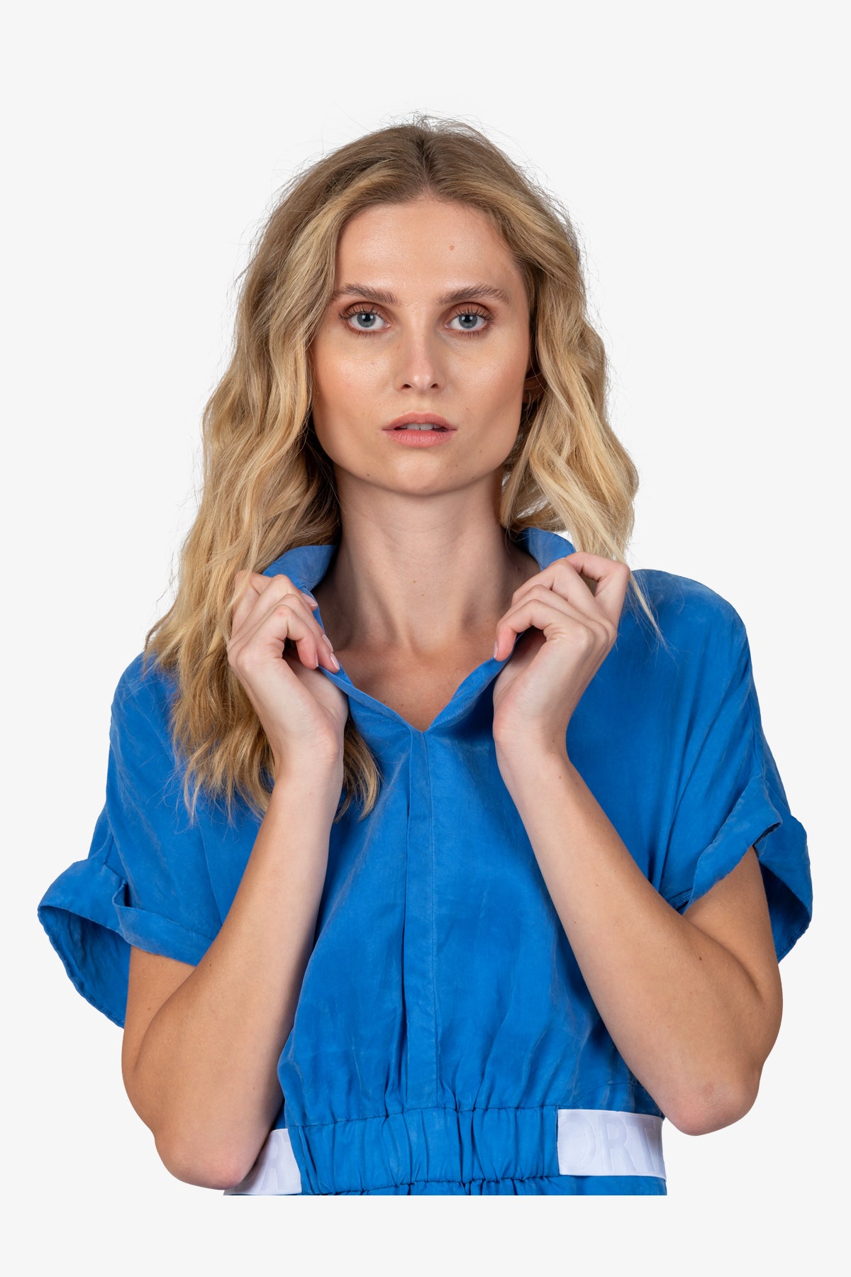 鬆緊腰帶縮褶立領連衣裙