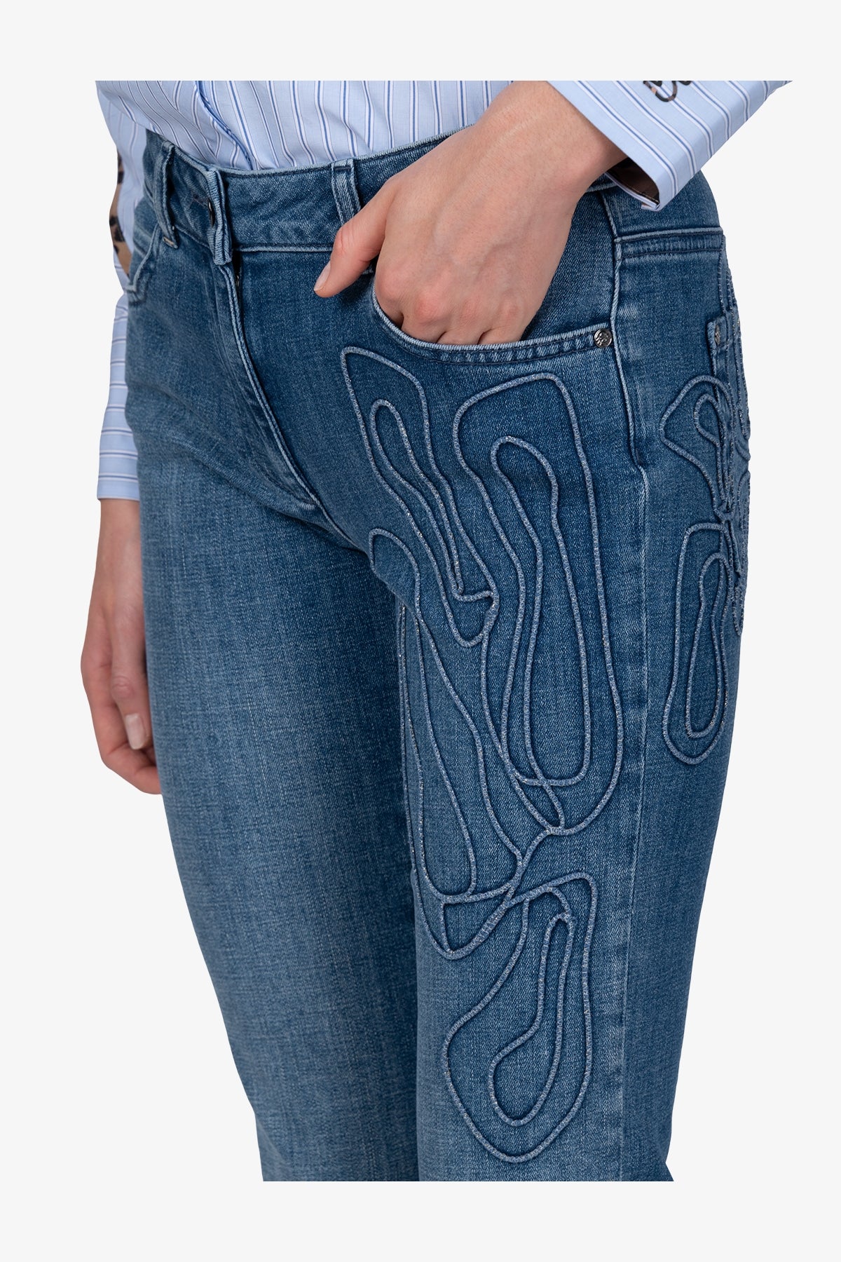 豹纹贴布绣洗水牛仔裤