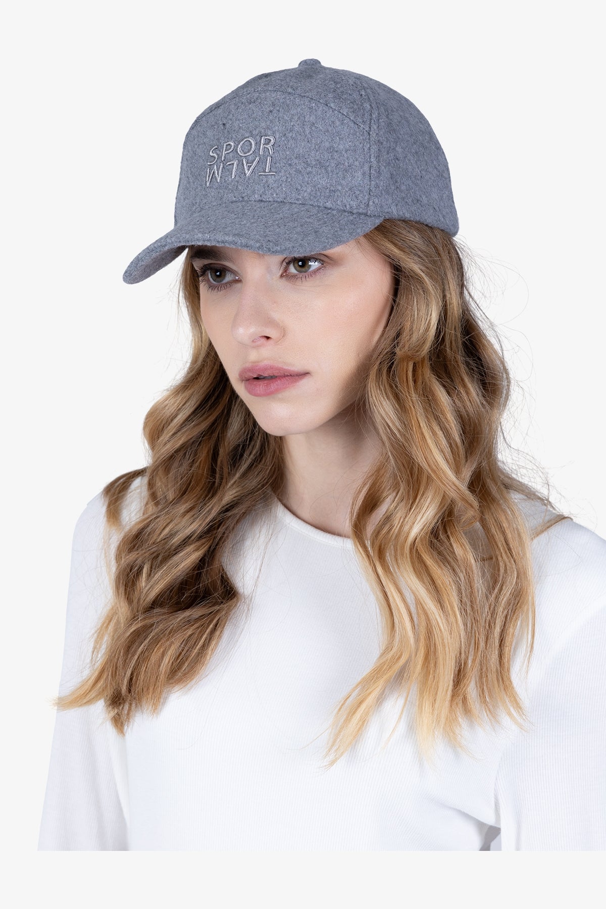 刺绣LOGO羊毛鸭舌帽