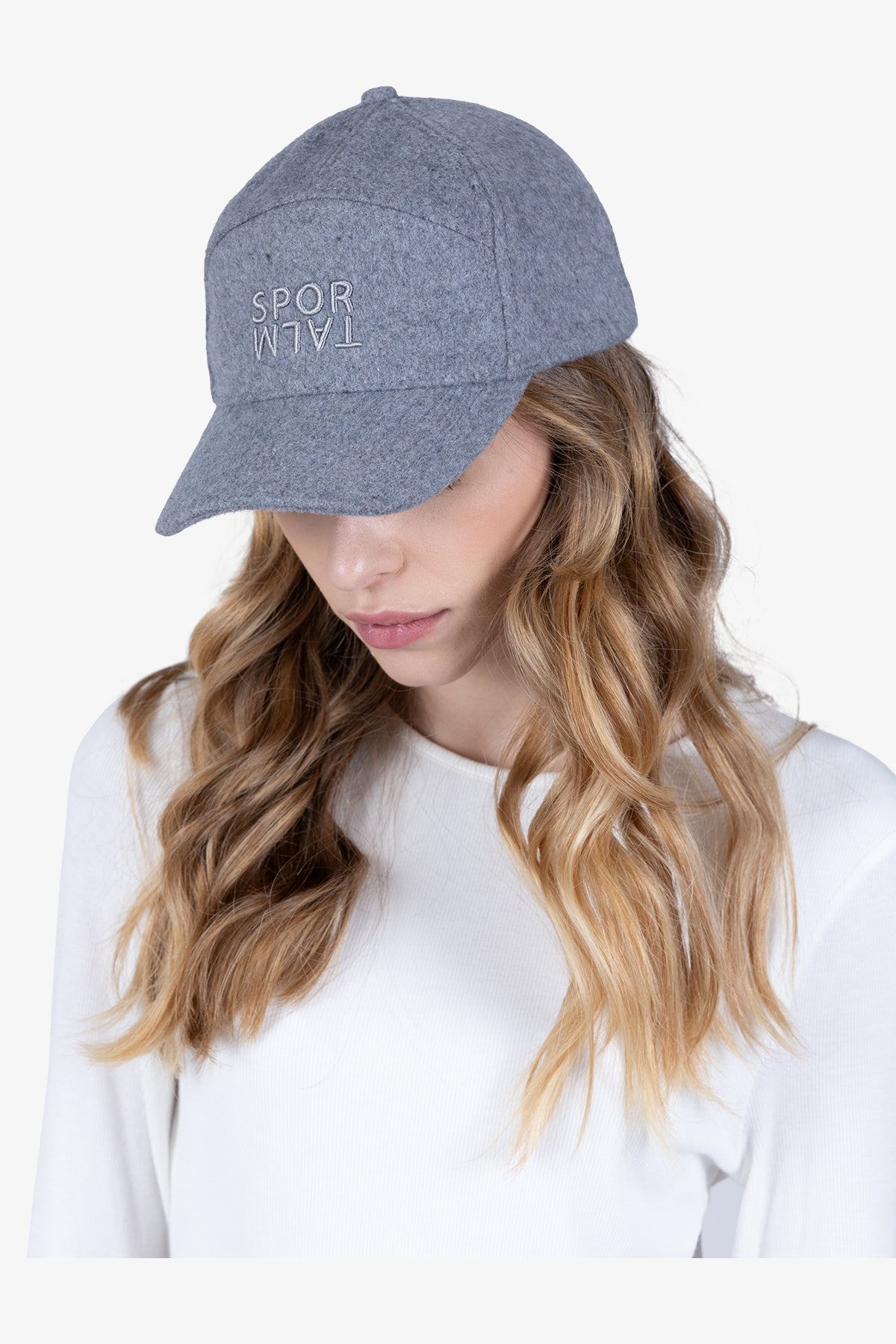 刺绣LOGO羊毛鸭舌帽