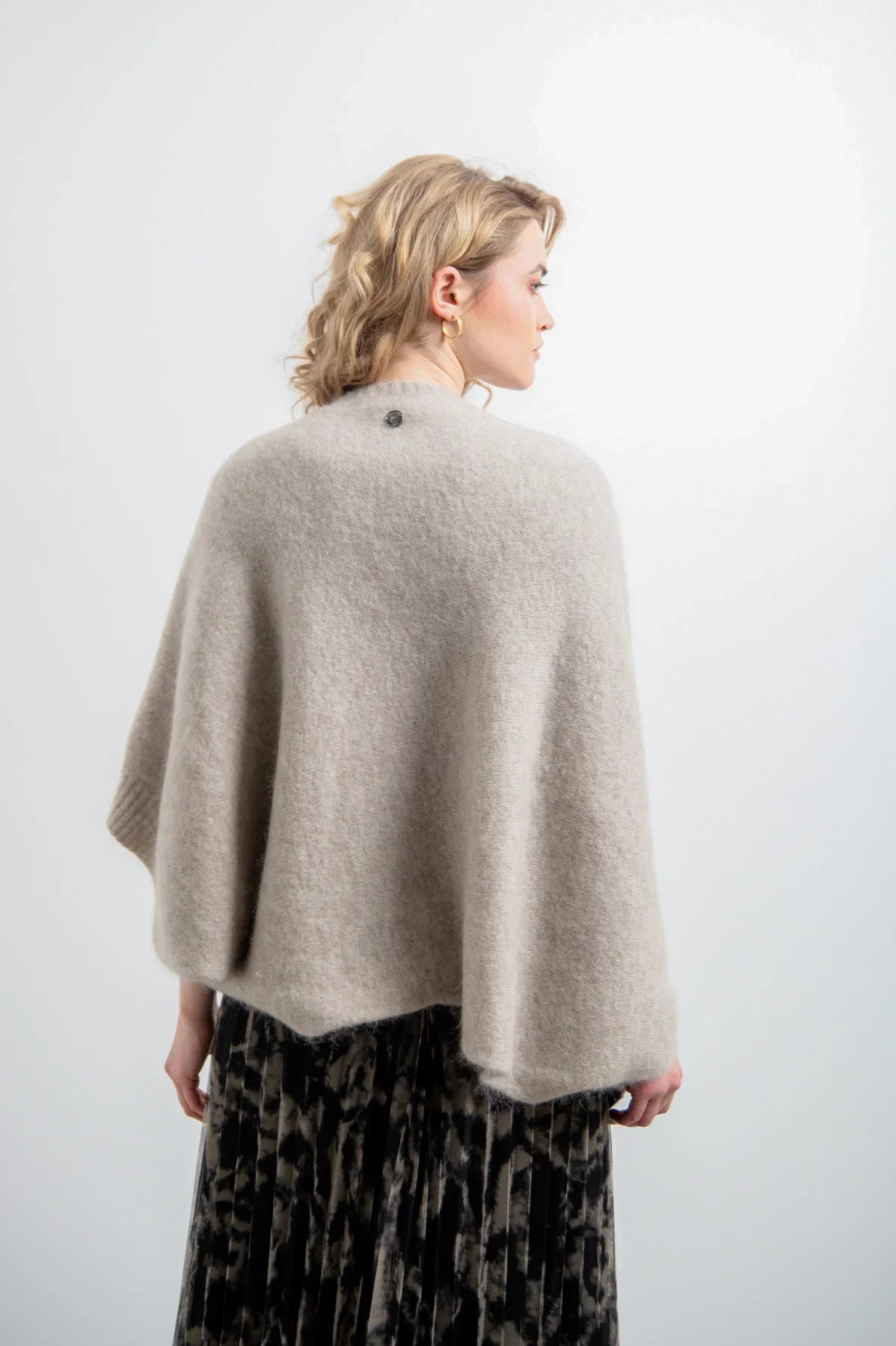 撞色條紋拼接不對稱鬥篷