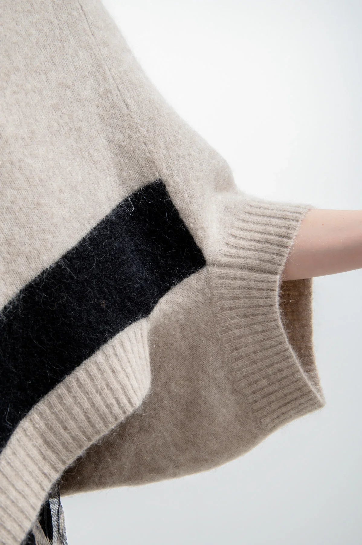 撞色條紋拼接不對稱鬥篷