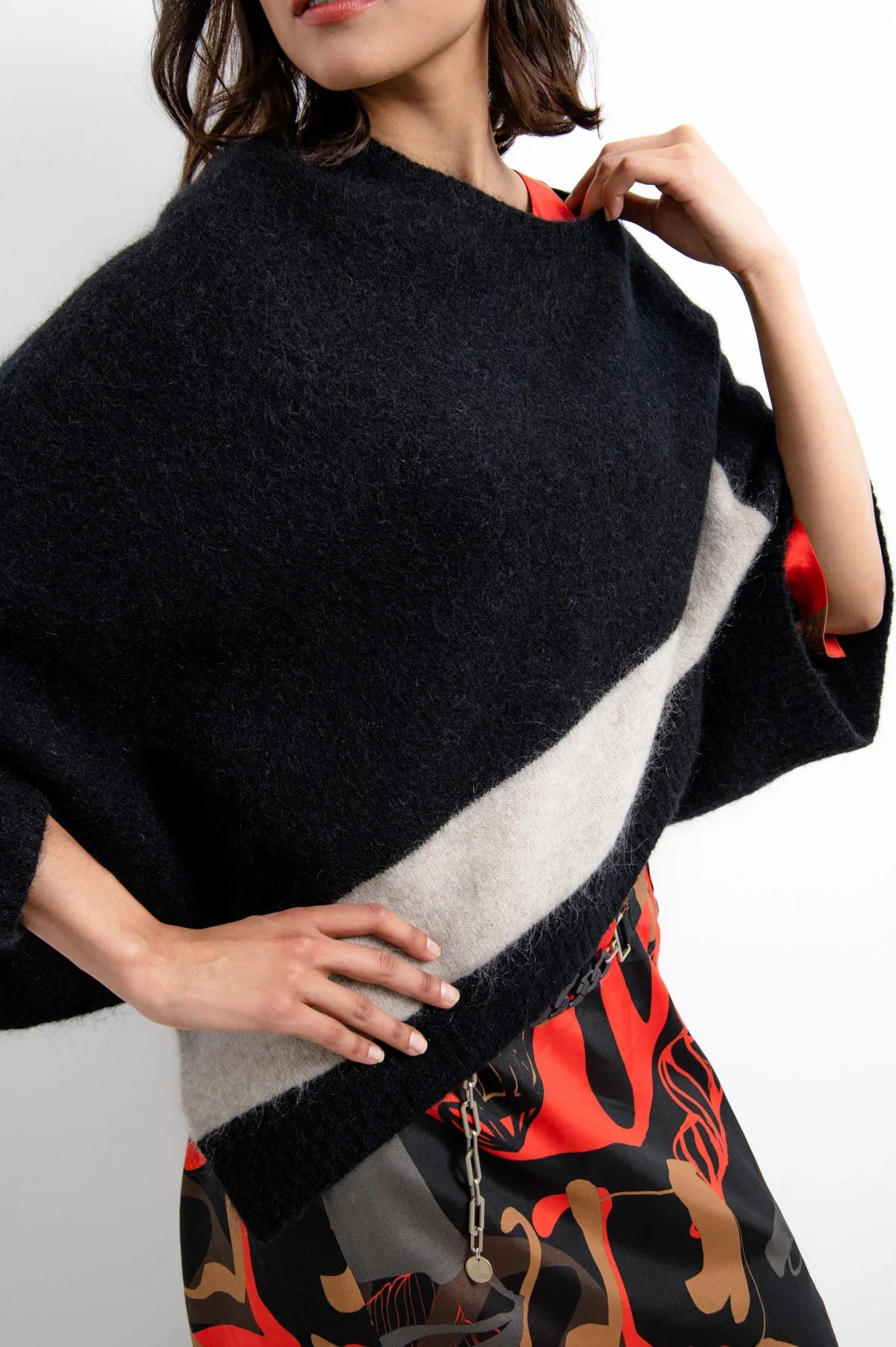 撞色條紋拼接不對稱鬥篷