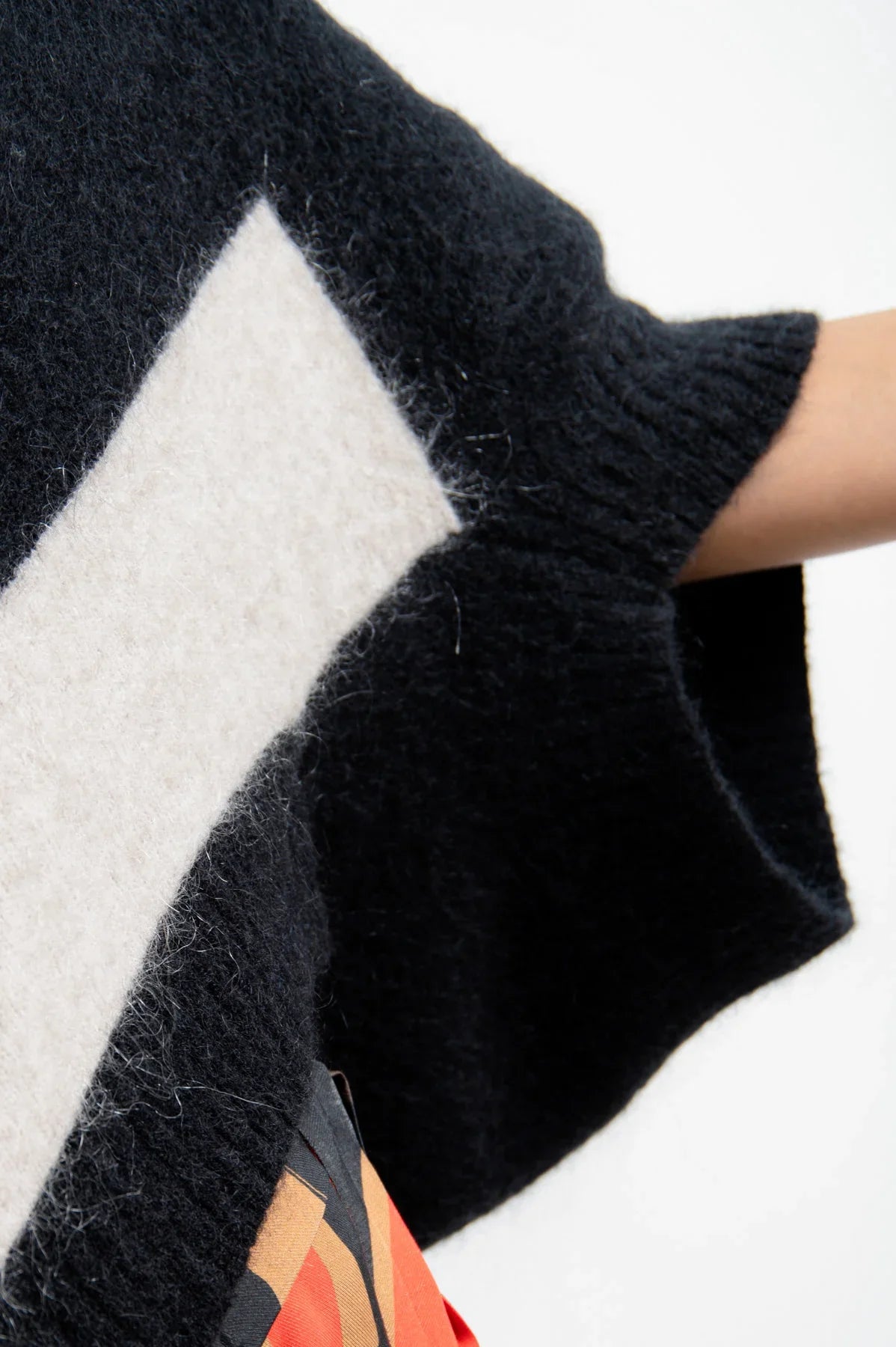 撞色條紋拼接不對稱鬥篷