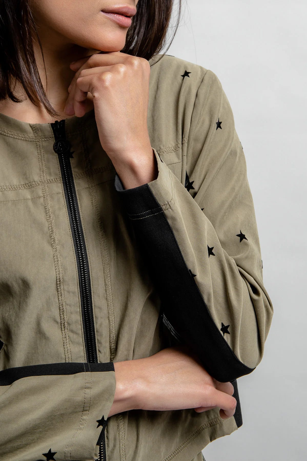 圆领植绒印花拼接夹克