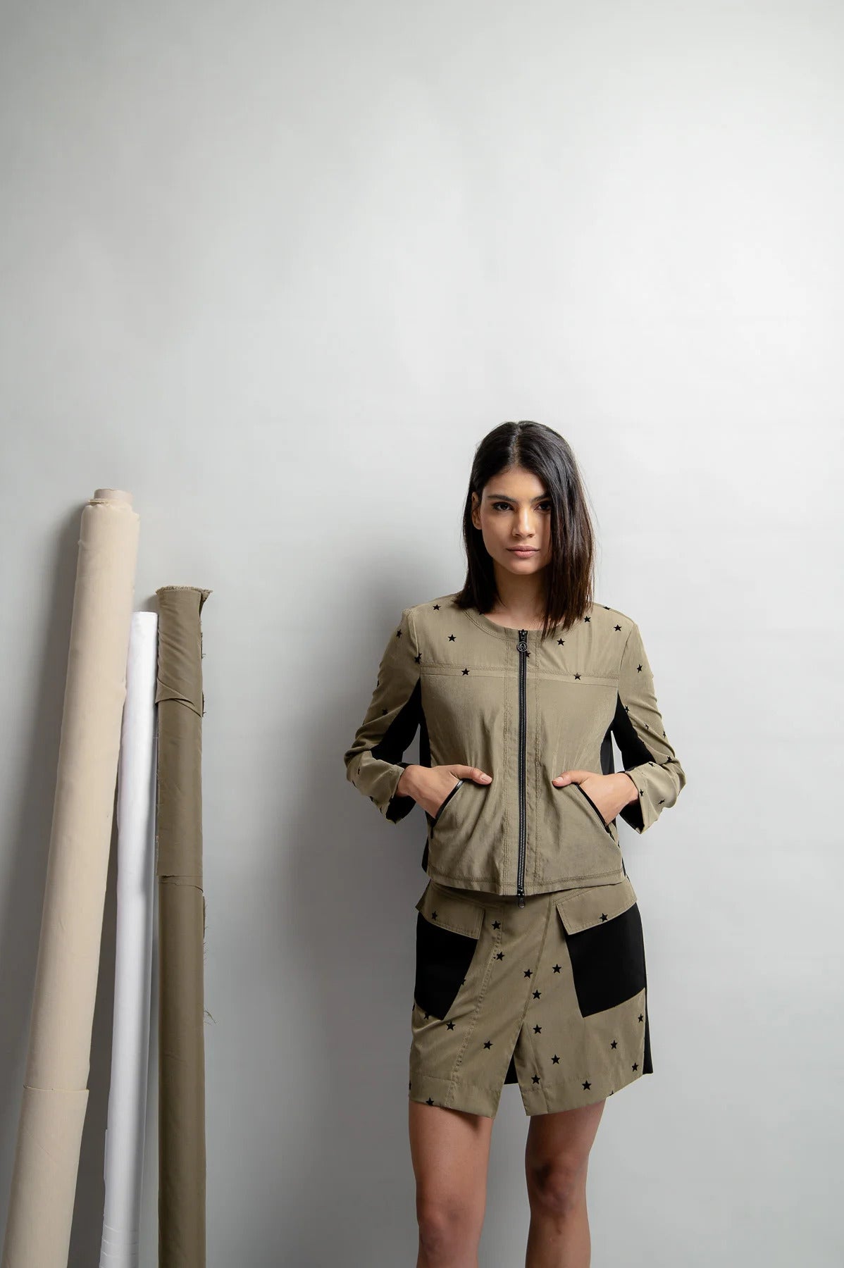 圆领植绒印花拼接夹克