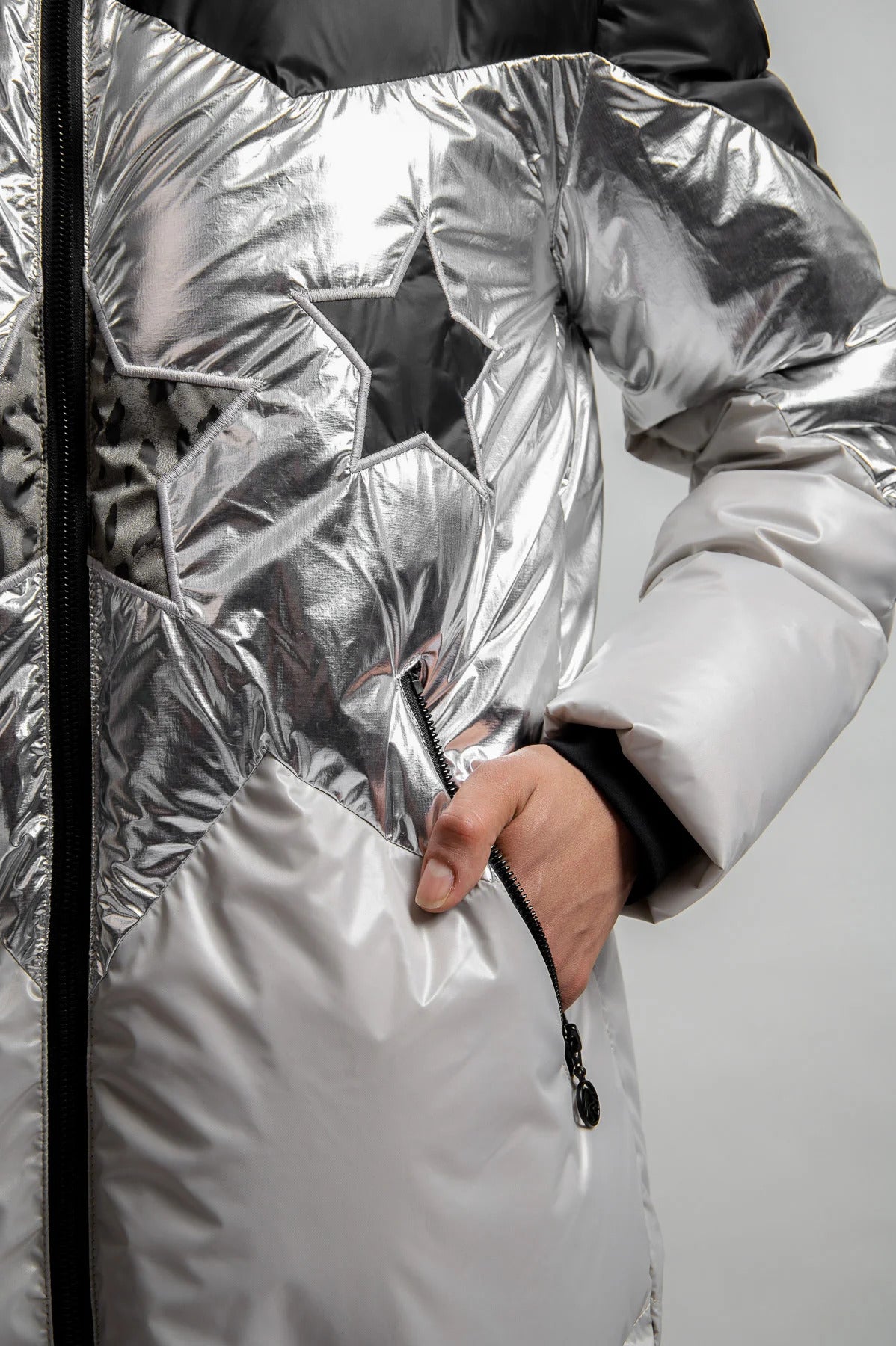 星星贴绣拼色连帽长款羽绒服